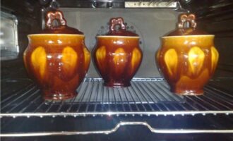 Перловка в горшочках с овощами и свининой Перловка в горшочках с овощами и свининой