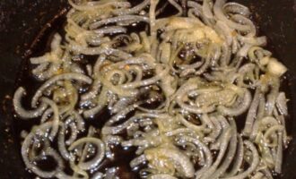 Бефстроганов из Курицы с Грибами и Сметаной Бефстроганов из Курицы с Грибами и Сметаной