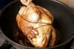 Курица запеченная в вине с айвой Курица запеченная в вине с айвой
