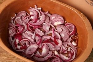 Курица запеченная в вине с айвой Курица запеченная в вине с айвой