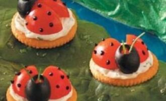 Закуска «Божья коровка» — простые канапе из черри и крекеров для новичков Закуска «Божья коровка» — простые канапе из черри и крекеров для новичков