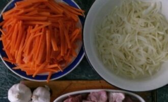 Узбекский плов: классический рецепт с бараниной и зирнаком Узбекский плов: классический рецепт с бараниной и зирнаком
