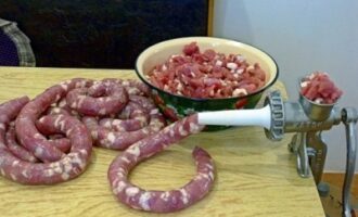 Как приготовить домашнюю вяленую колбасу