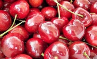 Классическая наливка из вишни: подробный рецепт Классическая наливка из вишни: подробный рецепт