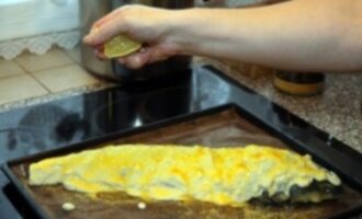 Осетр запеченный с соусом из сметаны и яиц Осетр запеченный с соусом из сметаны и яиц