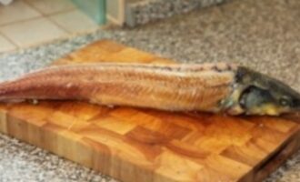Осетр запеченный с соусом из сметаны и яиц Осетр запеченный с соусом из сметаны и яиц