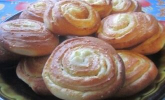 Творожные улитки — домашнее печенье с творогом и изюмом