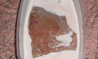 Печень по-берлински с яблоками и луком — классика немецкой кухни Печень по-берлински с яблоками и луком — классика немецкой кухни