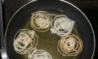 Как приготовить классическое индийское джалеби Как приготовить классическое индийское джалеби
