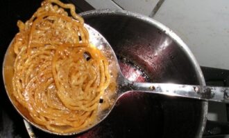 Как приготовить классическое индийское джалеби Как приготовить классическое индийское джалеби
