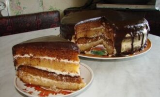 Сметанник на сгущенном молоке с шоколадной глазурью: пошаговый рецепт Сметанник на сгущенном молоке с шоколадной глазурью: пошаговый рецепт