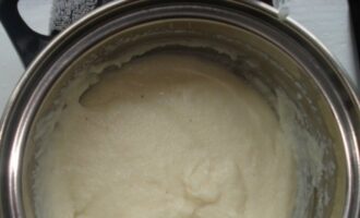 Манные сладкие биточки как в детском саду — нежные, со сгущёнкой и вареньем Манные сладкие биточки как в детском саду — нежные, со сгущёнкой и вареньем