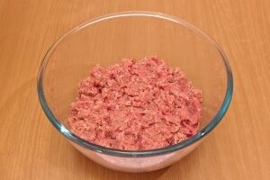 Пельмени в горшочках с грибами, сметаной и сыром — запечённые в духовке Пельмени в горшочках с грибами, сметаной и сыром — запечённые в духовке