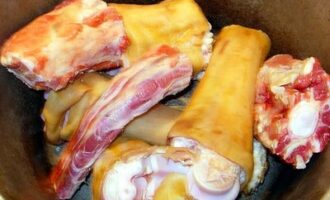 Хаш армянский — традиционный из говяжьей ноги и рубца с чесноком Хаш армянский — традиционный из говяжьей ноги и рубца с чесноком