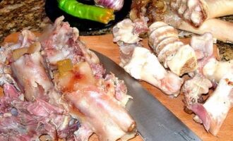 Хаш армянский — традиционный из говяжьей ноги и рубца с чесноком Хаш армянский — традиционный из говяжьей ноги и рубца с чесноком