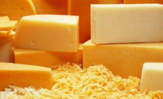 Закуска 'Тюльпаны': Помидоры, фаршированные сыром и яйцом Закуска 'Тюльпаны': Помидоры, фаршированные сыром и яйцом