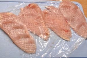 Куриная отбивная с укропом и сливочным маслом — рулетики в сухарной панировке Куриная отбивная с укропом и сливочным маслом — рулетики в сухарной панировке