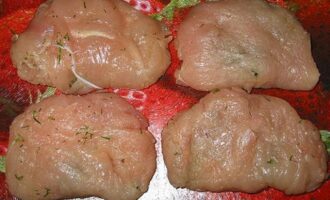 Куриная отбивная с укропом и сливочным маслом — рулетики в сухарной панировке Куриная отбивная с укропом и сливочным маслом — рулетики в сухарной панировке