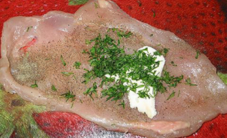 Куриная отбивная с укропом и сливочным маслом — рулетики в сухарной панировке Куриная отбивная с укропом и сливочным маслом — рулетики в сухарной панировке