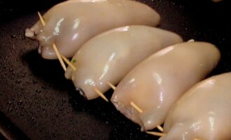 Кальмары, фаршированные грибами: пошаговый рецепт Кальмары, фаршированные грибами: пошаговый рецепт