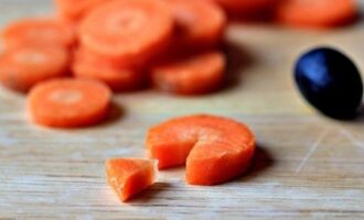 Пингвинчики из оливок и сыра Пингвинчики из оливок и сыра