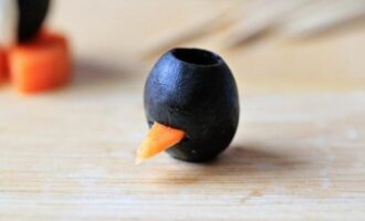 Пингвинчики из оливок и сыра Пингвинчики из оливок и сыра