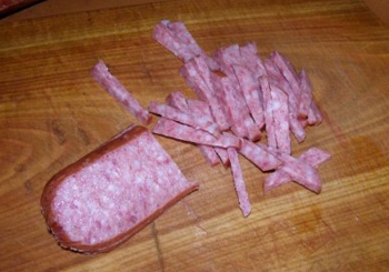 Салат капустный с колбасой Салат капустный с колбасой