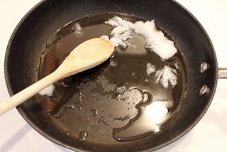 Твердый шоколад из какао порошка с орехами и кокосовой стружкой Твердый шоколад из какао порошка с орехами и кокосовой стружкой