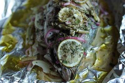 Дорада, запеченная в вине с травами Дорада, запеченная в вине с травами