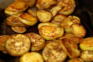 Лапти из картофеля с грибочками и баклажанами Лапти из картофеля с грибочками и баклажанами