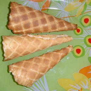 Вафельные трубочки с джемом Вафельные трубочки с джемом