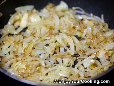 Курица тушеная с черносливом и овощами в белом вине Курица тушеная с черносливом и овощами в белом вине