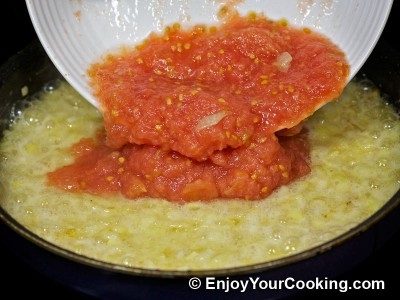 Курица тушеная с цветной капустой и помидорами Курица тушеная с цветной капустой и помидорами