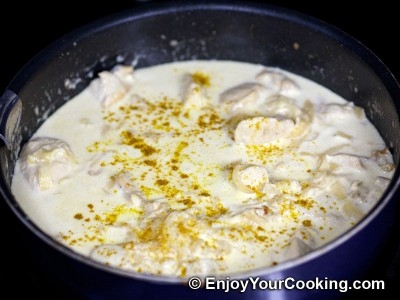 Курица тушеная с черносливом и овощами в белом вине Курица тушеная с черносливом и овощами в белом вине