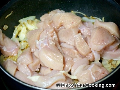 Курица тушеная с черносливом и овощами в белом вине Курица тушеная с черносливом и овощами в белом вине