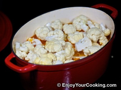 Курица тушеная с цветной капустой и помидорами Курица тушеная с цветной капустой и помидорами