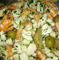 Салат с креветками и кальмарами Салат с креветками и кальмарами