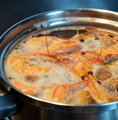 Салат с креветками и кальмарами Салат с креветками и кальмарами