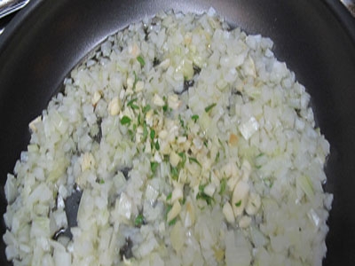 Пицца с грибами сыром и перепелиными яйцами Пицца с грибами сыром и перепелиными яйцами