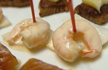 Канапе из редьки с креветками Канапе из редьки с креветками