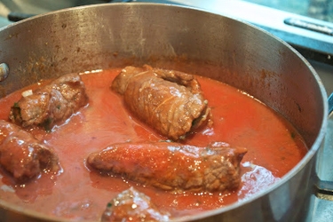Закусочные рулетики с говядиной и орехами Закусочные рулетики с говядиной и орехами