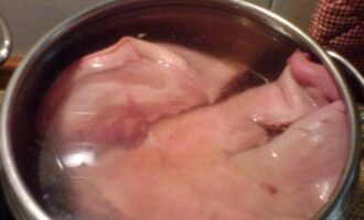 Сальтисон из свиной головы — украинская мясная закуска под пресс Сальтисон из свиной головы — украинская мясная закуска под пресс