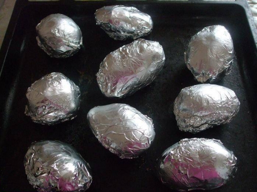 Картофель в фольге в духовке Картофель в фольге в духовке