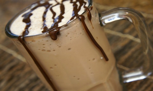 Молочный коктейль с сиропом Молочный коктейль с сиропом