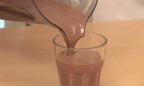 Молочный коктейль с сиропом Молочный коктейль с сиропом