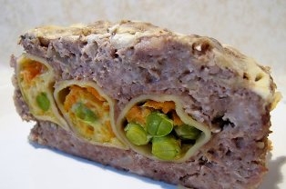 Мясной рулет из фарша с макаронами Мясной рулет из фарша с макаронами