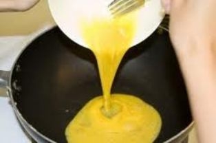 Классический омлет с молоком и мукой Классический омлет с молоком и мукой