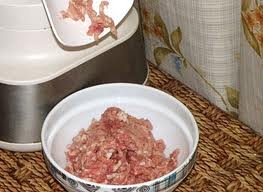 Мясной рулет с яичной начинкой Мясной рулет с яичной начинкой