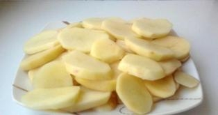 Запеканка из фарша, баклажанов, помидоров и картофеля Запеканка из фарша, баклажанов, помидоров и картофеля