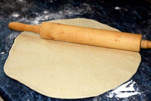 Пицца луковая с анчоусами и оливками Пицца луковая с анчоусами и оливками